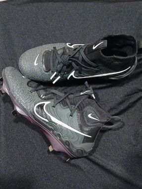 Nike ALPHA HUARACHE NXT  Men's Black and White Smoke Grey Cleats